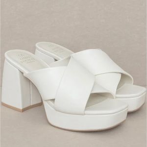 OASIS SOCIETY CARMEN - CHUNKY PLATFORM MULE HEEL